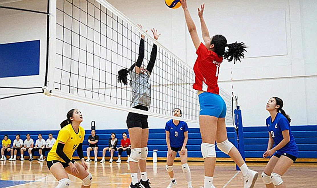 Cậu bé 13 tuổi cao 2,10m và nghịch lý của những pha chặn bóng ở Fukuoka Cậu bé 13 tuổi cao 2,10m và nghịch lý của những pha chặn bóng ở Fukuoka