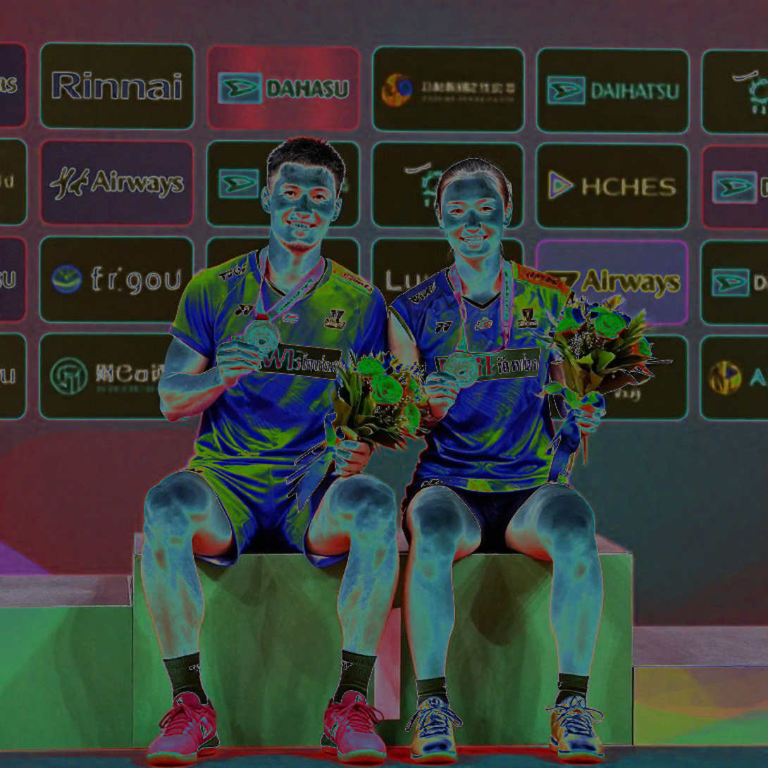Lá thăm Aichi 2026: Khi một nửa sân cỏ cầu lông được vẽ bằng đường biên của sự im lặng