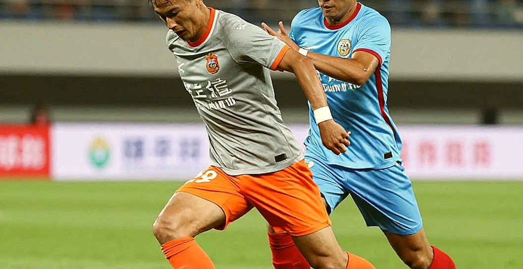 Cái bắt tay không tồn tại ở La Romareda: Kagawa và thương vụ lặng im mùa dịch Cái bắt tay không tồn tại ở La Romareda: Kagawa và thương vụ lặng im mùa dịch