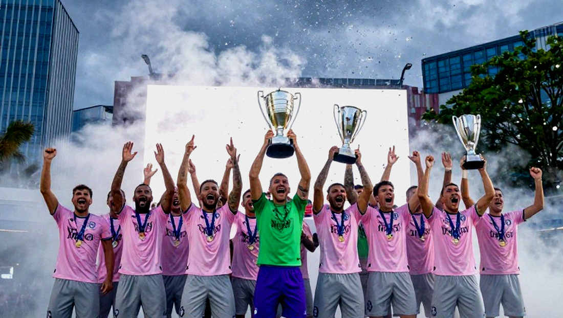 Thẻ đỏ của 'Chino' Huerta: Khi ngôi sao sáng nhất tự tay bóp nghẹt Pumas