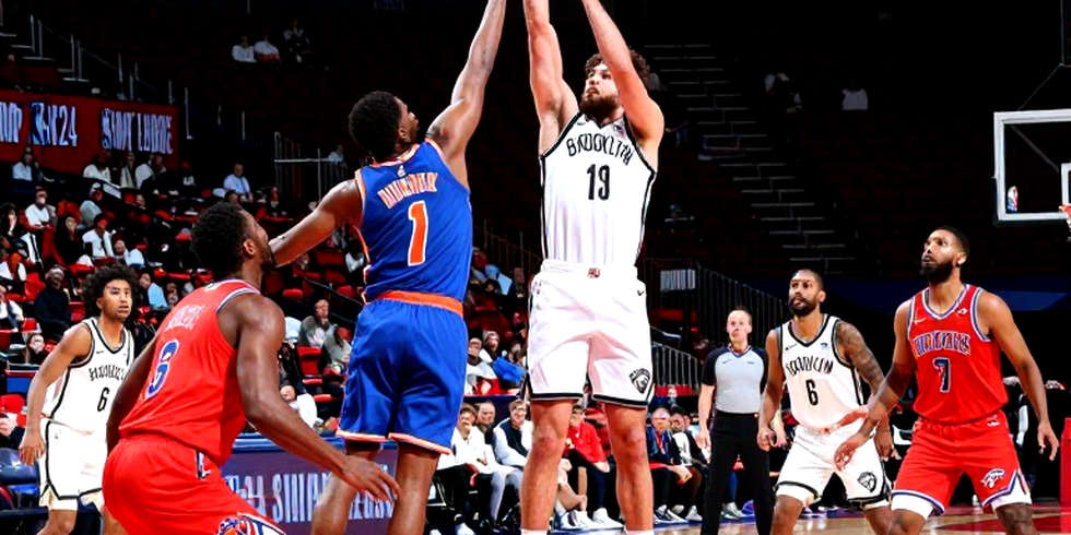 Brad Jones và Delaware Blue Coats: Một bản hợp đồng hành chính phơi bày cách NBA vận hành Brad Jones và Delaware Blue Coats: Một bản hợp đồng hành chính phơi bày cách NBA vận hành