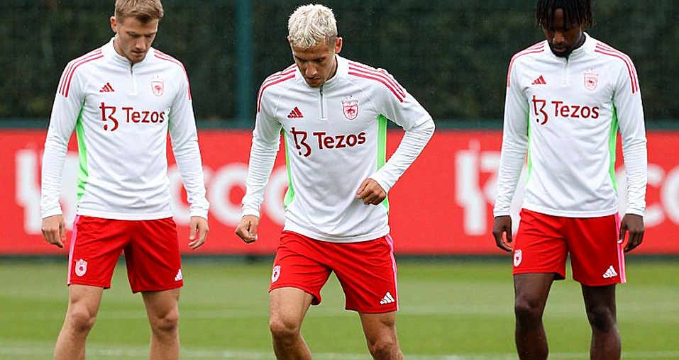 Cú đảo hông của Suetani Seigo trước Yokohama F. Marinos và canh bạc thể lực ở Mito Hollyhock Cú đảo hông của Suetani Seigo trước Yokohama F. Marinos và canh bạc thể lực ở Mito Hollyhock