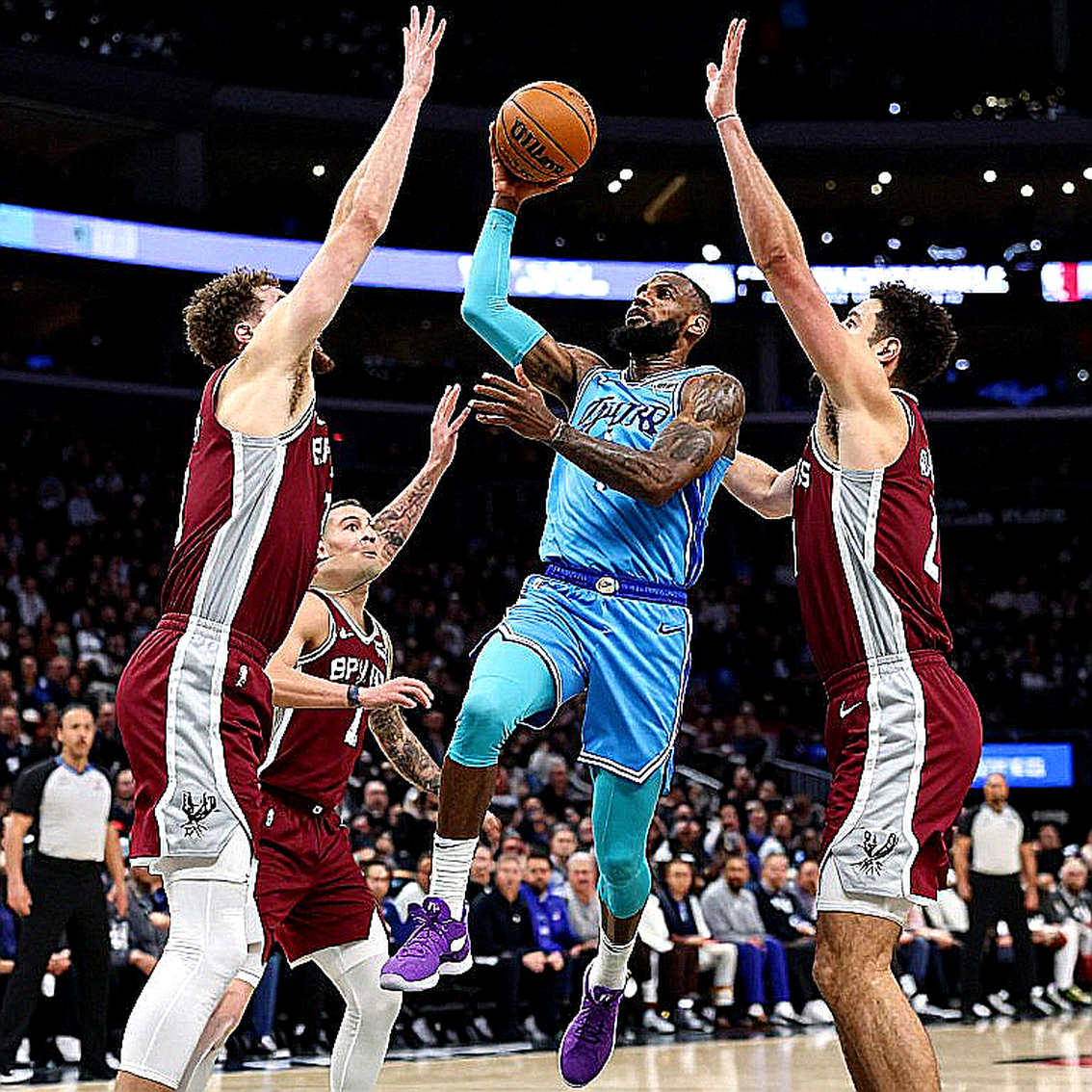 Kessler 12/12 dứt điểm và 10 pha úp rổ: Lakers đọc được gì từ trận mở màn Kessler 12/12 dứt điểm và 10 pha úp rổ: Lakers đọc được gì từ trận mở màn