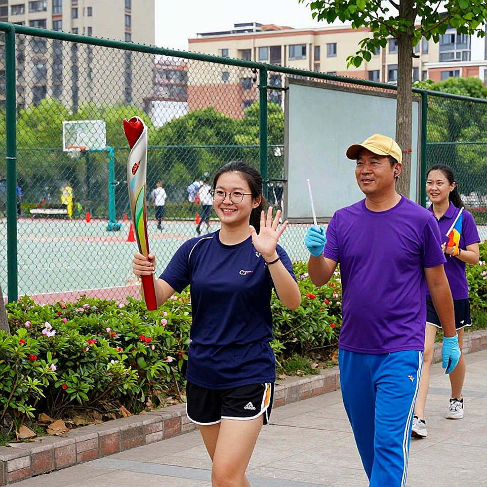 Tiền hạ tầng bóng đá Việt đi đâu sau ngày khánh thành