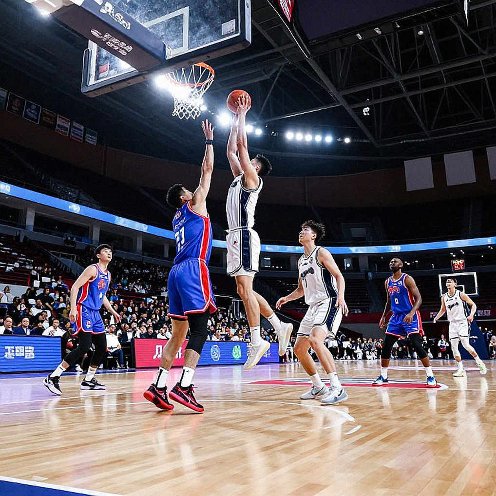 Letran 83-72 St. Benilde: 11 điểm của một hiệp, và 30 phút không ai thắng ai Letran 83-72 St. Benilde: 11 điểm của một hiệp, và 30 phút không ai thắng ai