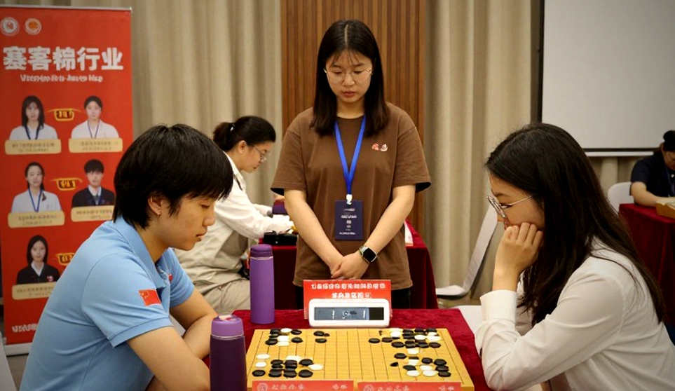 Giải vô địch cờ vua Mỹ: Woodward hạ Caruana, Lee nới rộng khoảng cách