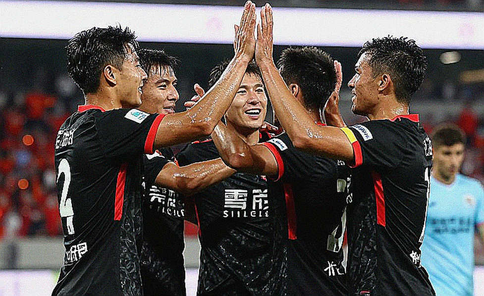 Thị trường chuyển nhượng V.League: Đọc cấu trúc hợp đồng giữa tiếng ồn