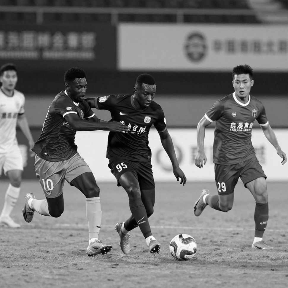 Cú đấm phút 90+5: Jason Cummings giải mã Ninh Bình, Công An TP.HCM lấy ngôi đầu trong tầm tay