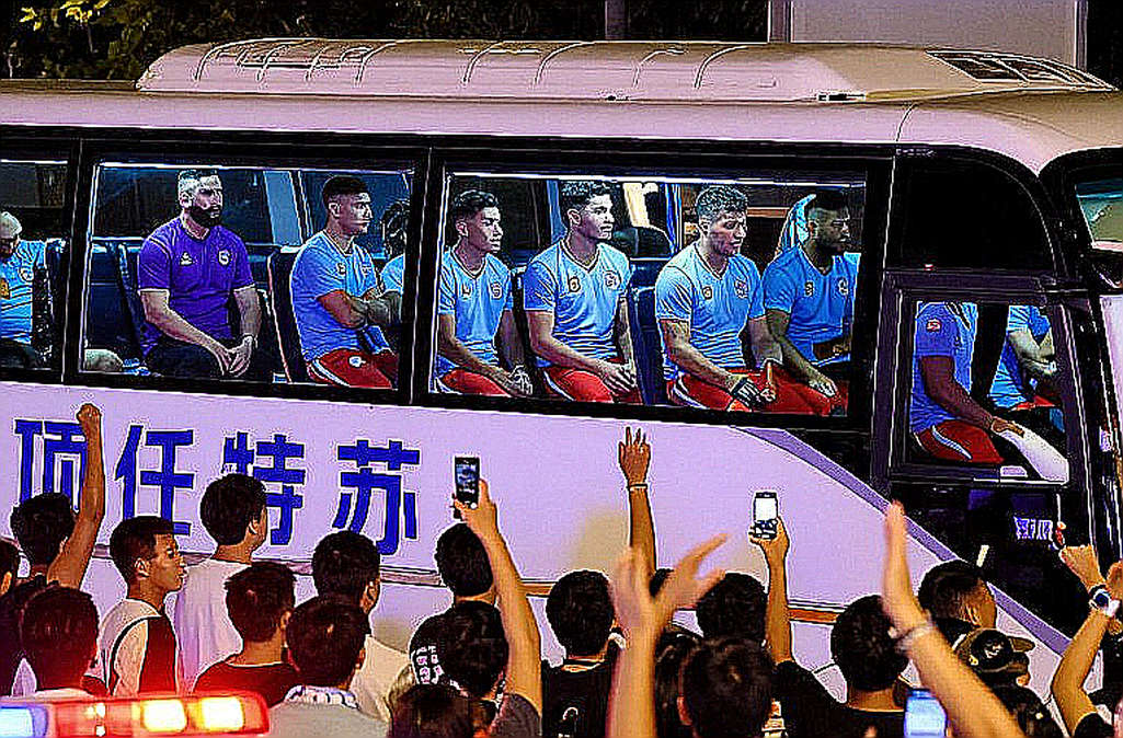 AC Milan và lỗ hổng hai hành lang: Khi 218 phút trở thành bài toán chiến thuật AC Milan và lỗ hổng hai hành lang: Khi 218 phút trở thành bài toán chiến thuật